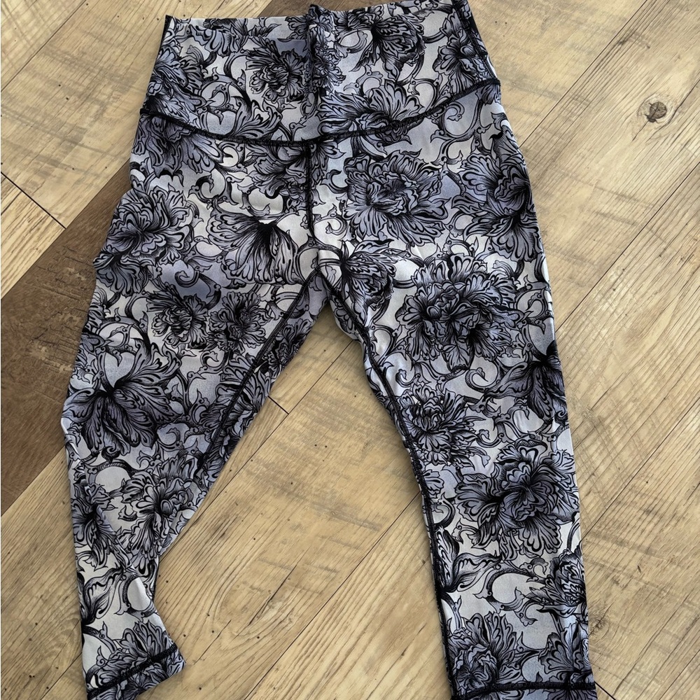 Size 10 crop Lululemon leggings
